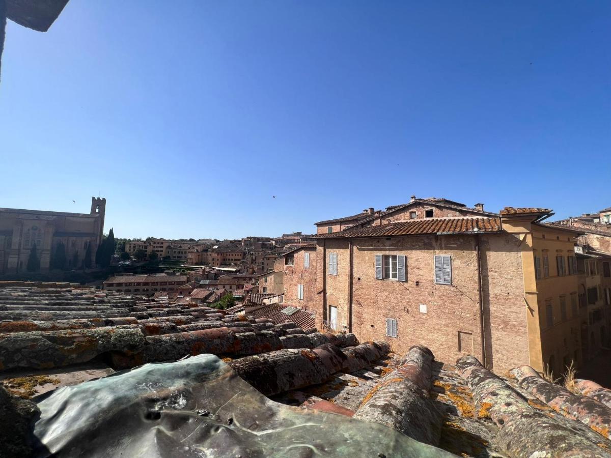 Palazzetto San Giovanni-In Front Of The Baptistry Siena Exterior foto